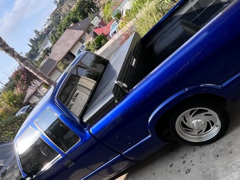 Used 2001 Chevrolet S10 Pickup LS w/ Preferred Equipment Group image 8