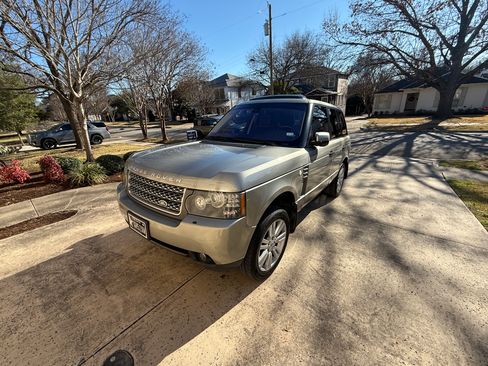 Used 2010 Land Rover Range Rover HSE image 12