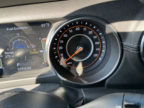 Used 2019 Jeep Wrangler Unlimited Sahara w/ Uconnect 4C Nav & Sound Group AWD/4WD image 9