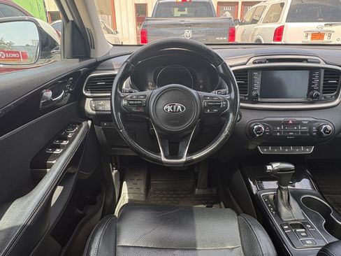 Used 2017 Kia Sorento SX FWD image 12