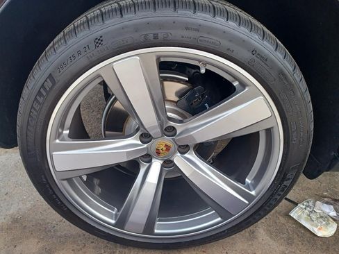 Used 2024 Porsche Macan image 11