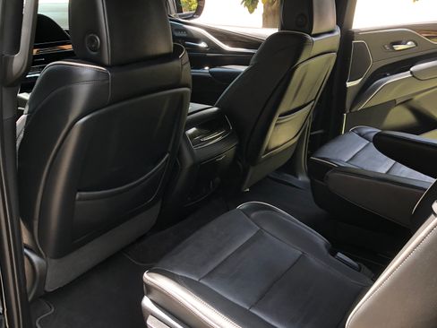 Used 2023 Cadillac Escalade ESV Premium Luxury w/ Performance Package AWD/4WD image 22