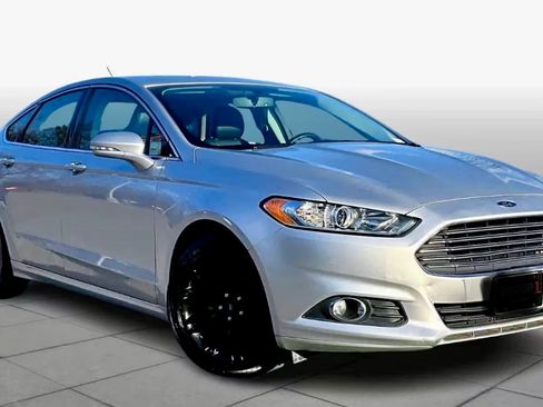 Used 2016 Ford Fusion SE w/ Equipment Group 202A image 11