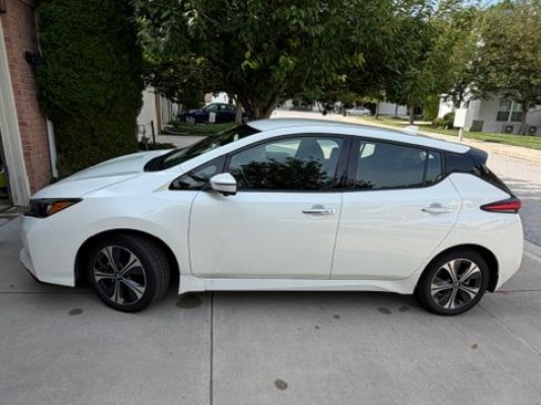 Used 2021 Nissan Leaf SL Plus FWD image 2