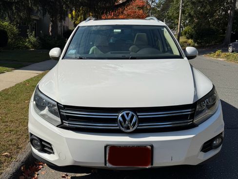Used 2014 Volkswagen Tiguan S image 2