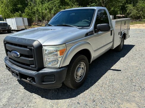Used 2015 Ford F250 XL RWD image 1