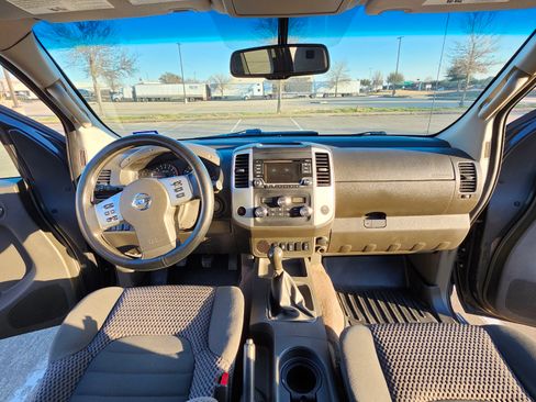 Used 2015 Nissan Frontier SV image 25