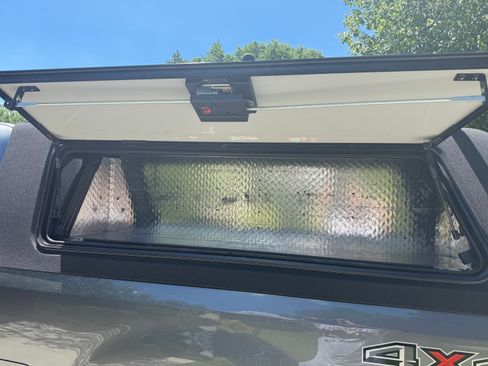 Used 2022 Ford F250 XLT AWD/4WD image 9