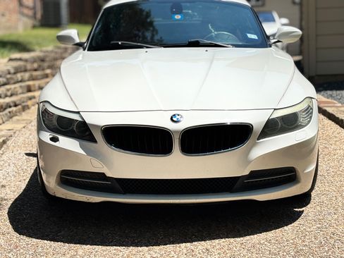 Used 2011 BMW Z4 sDrive30i image 4