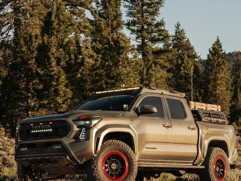 Used 2024 Toyota Tacoma TRD Sport w/ TRD Sport Premium Package AWD/4WD image 13