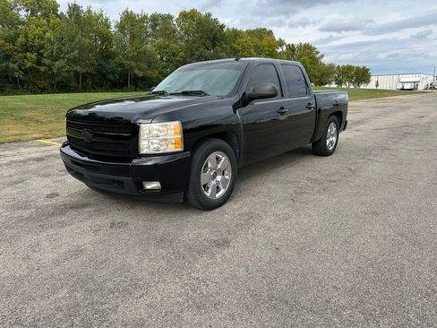 Used 2009 Chevrolet Silverado 1500 LT w/ Regional Value Package image 4
