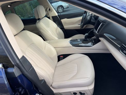 Used 2017 Maserati Levante w/ Luxury Package image 14