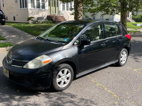 Used 2008 Nissan Versa Hatchback FWD image 1