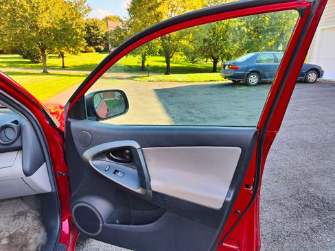 Used 2012 Toyota RAV4 4WD image 11