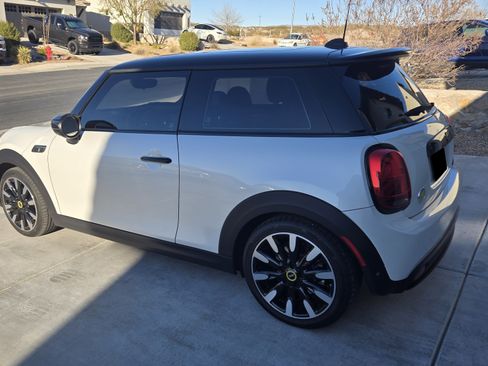Used 2024 MINI Cooper SE image 5
