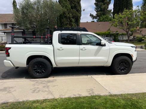 Used 2022 Nissan Frontier SV AWD/4WD image 4