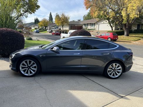Used 2018 Tesla Model 3 Long Range image 2