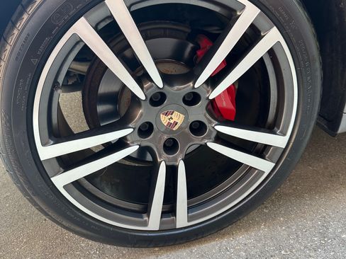 Used 2014 Porsche Cayenne GTS AWD/4WD image 14