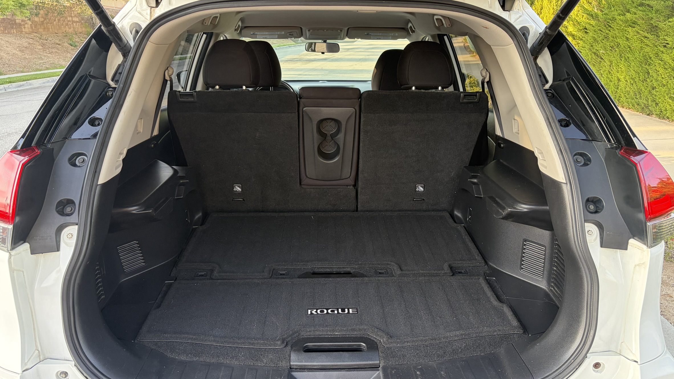 Used 2017 Nissan Rogue SV w/ SV Premium Package AWD/4WD image 26