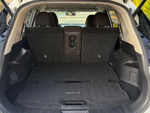 Used 2017 Nissan Rogue SV w/ SV Premium Package AWD/4WD image 26
