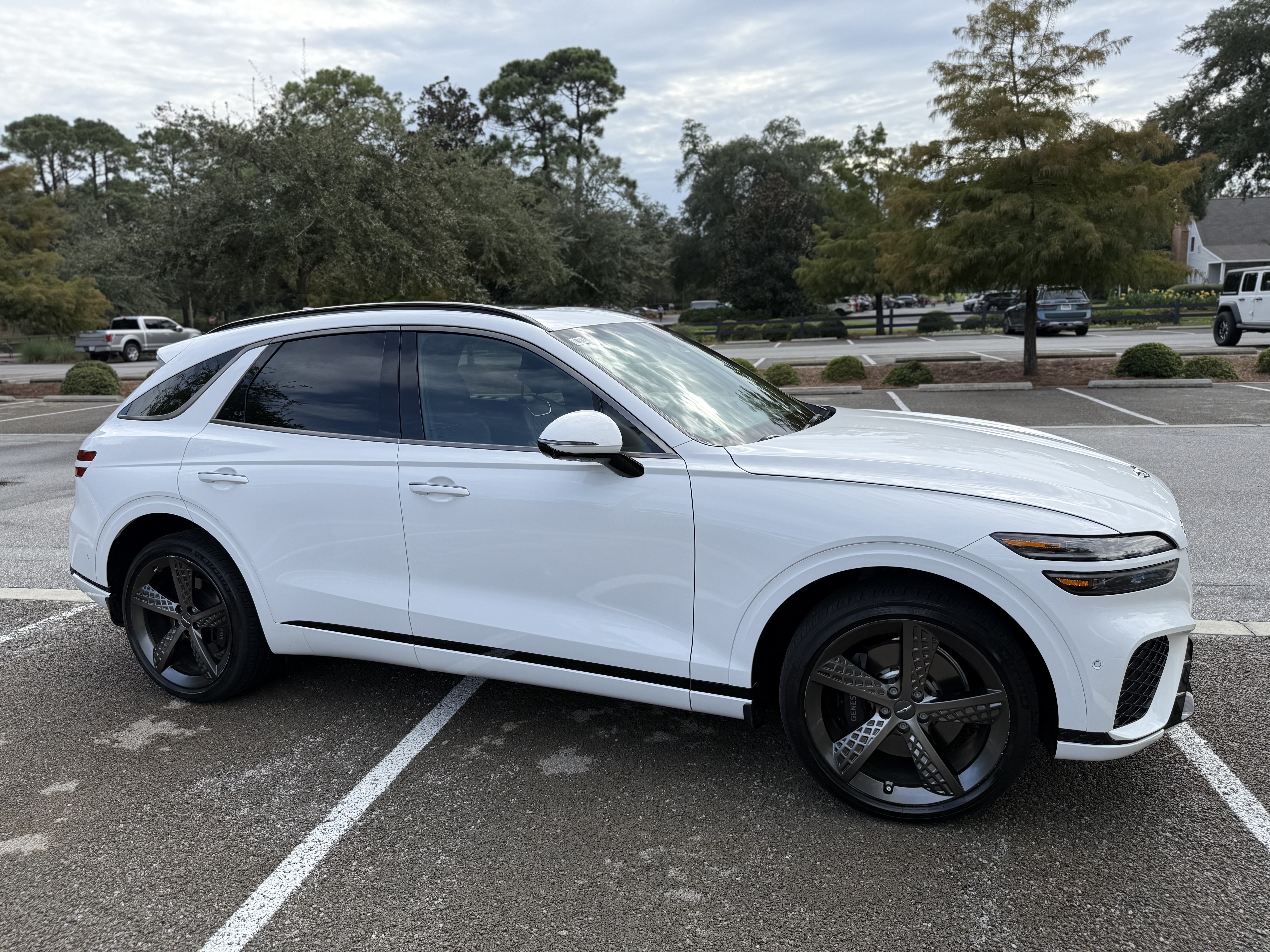 Used 2023 Genesis GV70 3.5T Sport w/ Sport Prestige Package AWD/4WD image 5