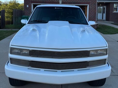 Used 1993 Chevrolet Suburban 4WD image 2