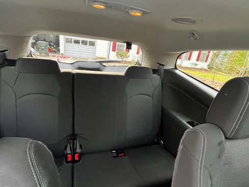 Used 2016 Chevrolet Traverse LT w/ Style and Technology Package image 12