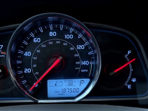 Used 2014 Toyota RAV4 Limited w/ Technology Package image 8