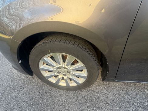 Used 2015 Toyota Sienna XLE image 6