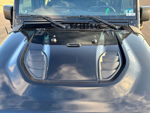 Used 2015 Jeep Wrangler Unlimited Sahara image 18