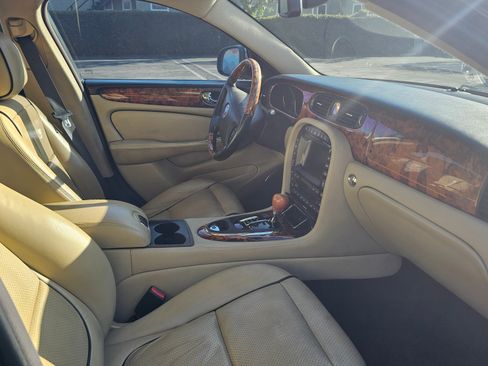 Used 2008 Jaguar XJ8 L image 19