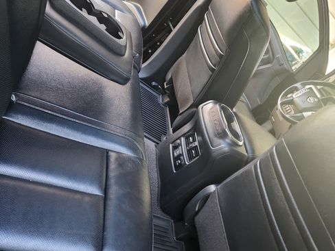 Used 2020 Nissan Titan SL w/ Moonroof Package image 11