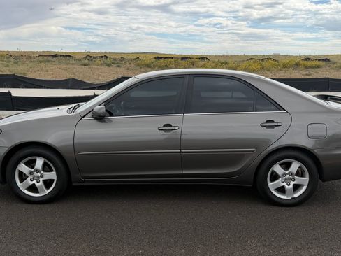 Used 2002 Toyota Camry SE FWD image 1