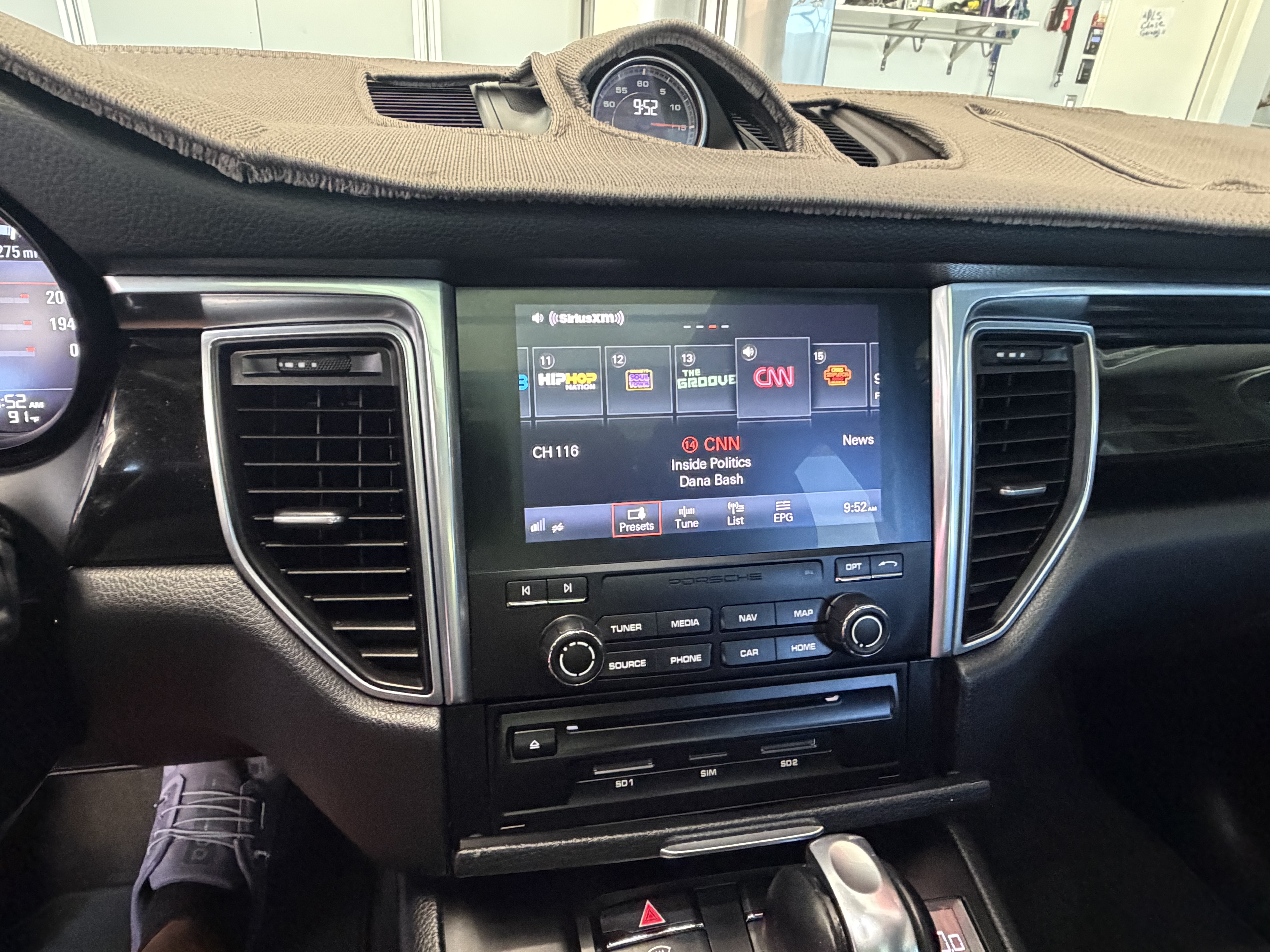 Used 2018 Porsche Macan Sport Edition AWD/4WD image 6