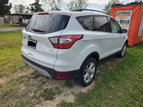 Used 2018 Ford Escape SE image 4
