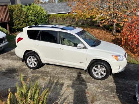 Used 2010 Toyota RAV4 Limited image 1