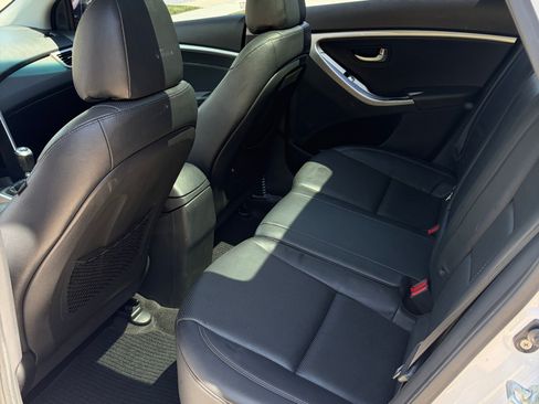 Used 2014 Hyundai Elantra GT w/ Option Group 03 FWD image 10