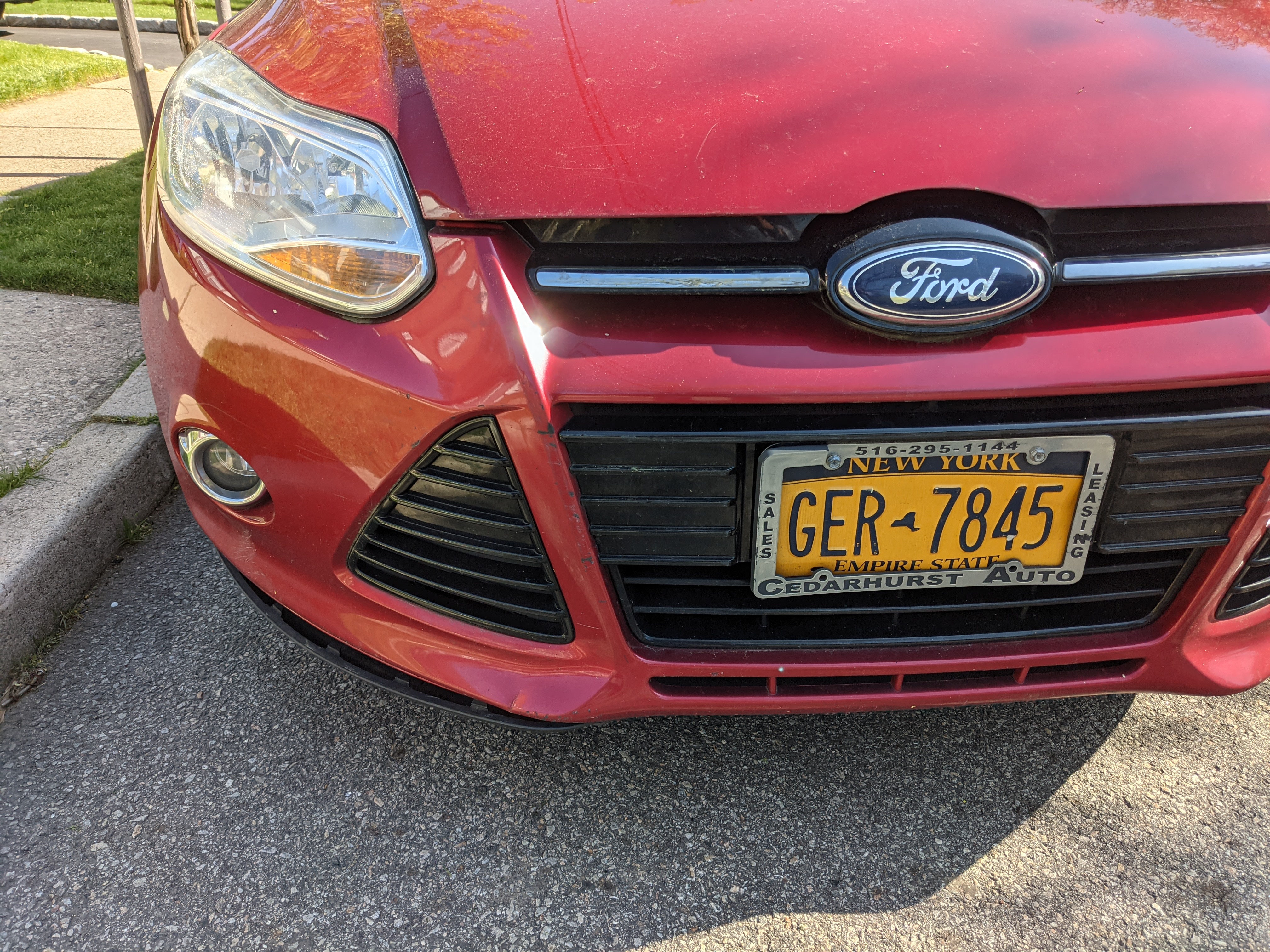 Used 2012 Ford Focus SE w/ SE Sport Pkg FWD image 2