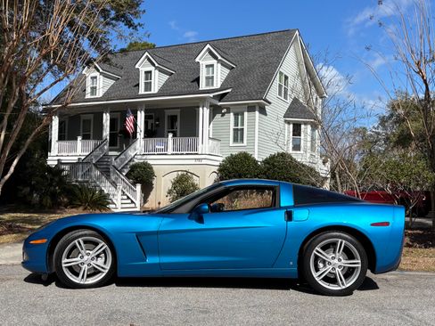 Used 2008 Chevrolet Corvette Coupe w/ Preferred Equipment Group RWD image 2