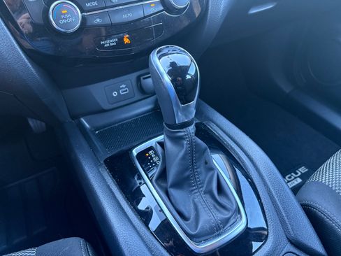 Used 2021 Nissan Rogue Sport SV image 24