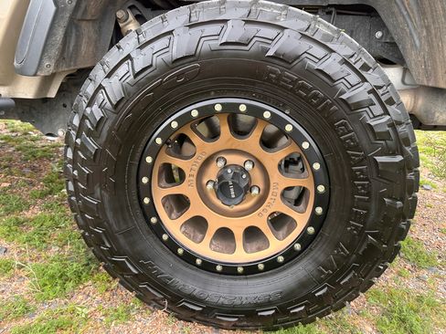 Used 2020 Jeep Gladiator Sport image 13