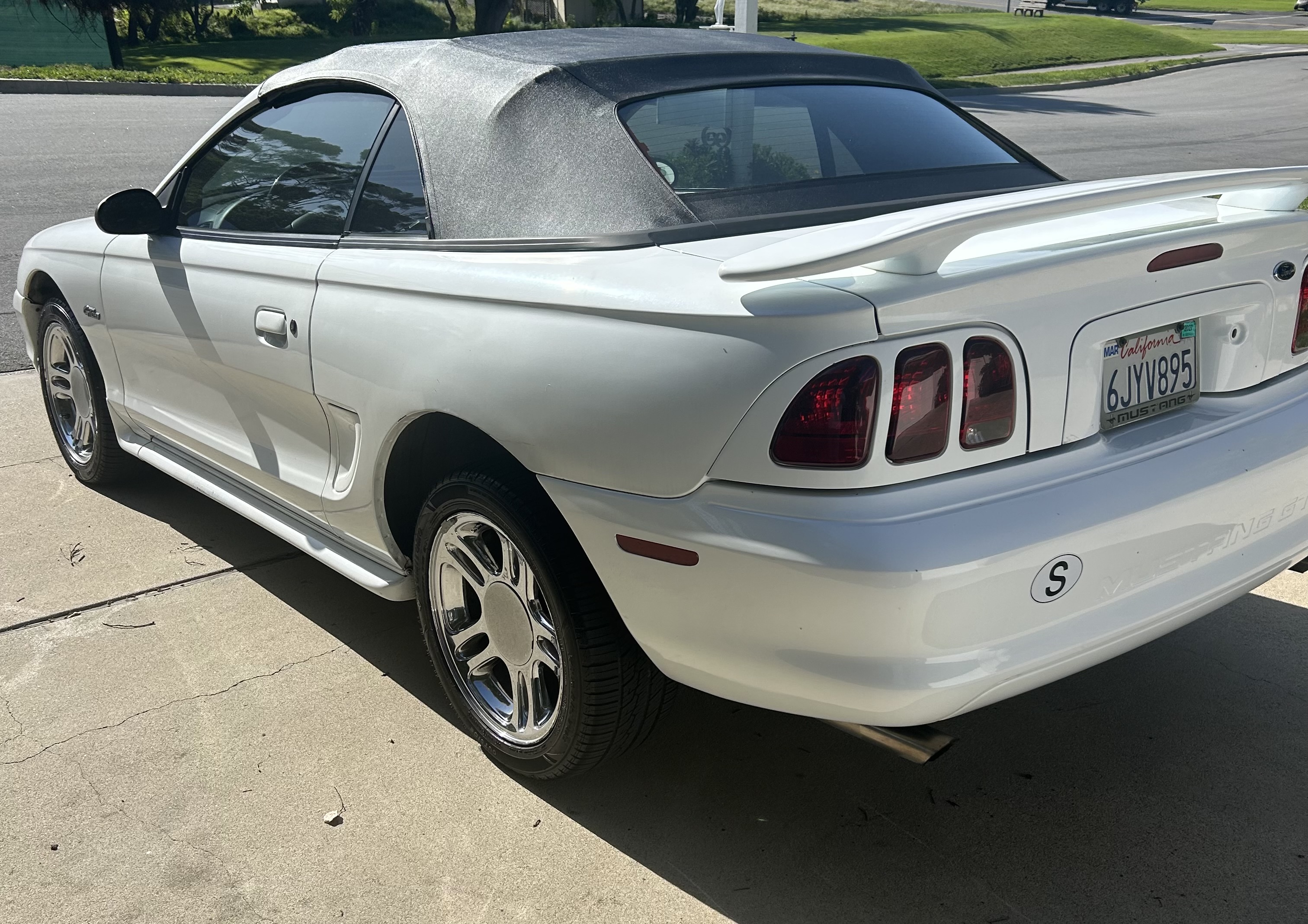Used 1998 Ford Mustang GT RWD image 2