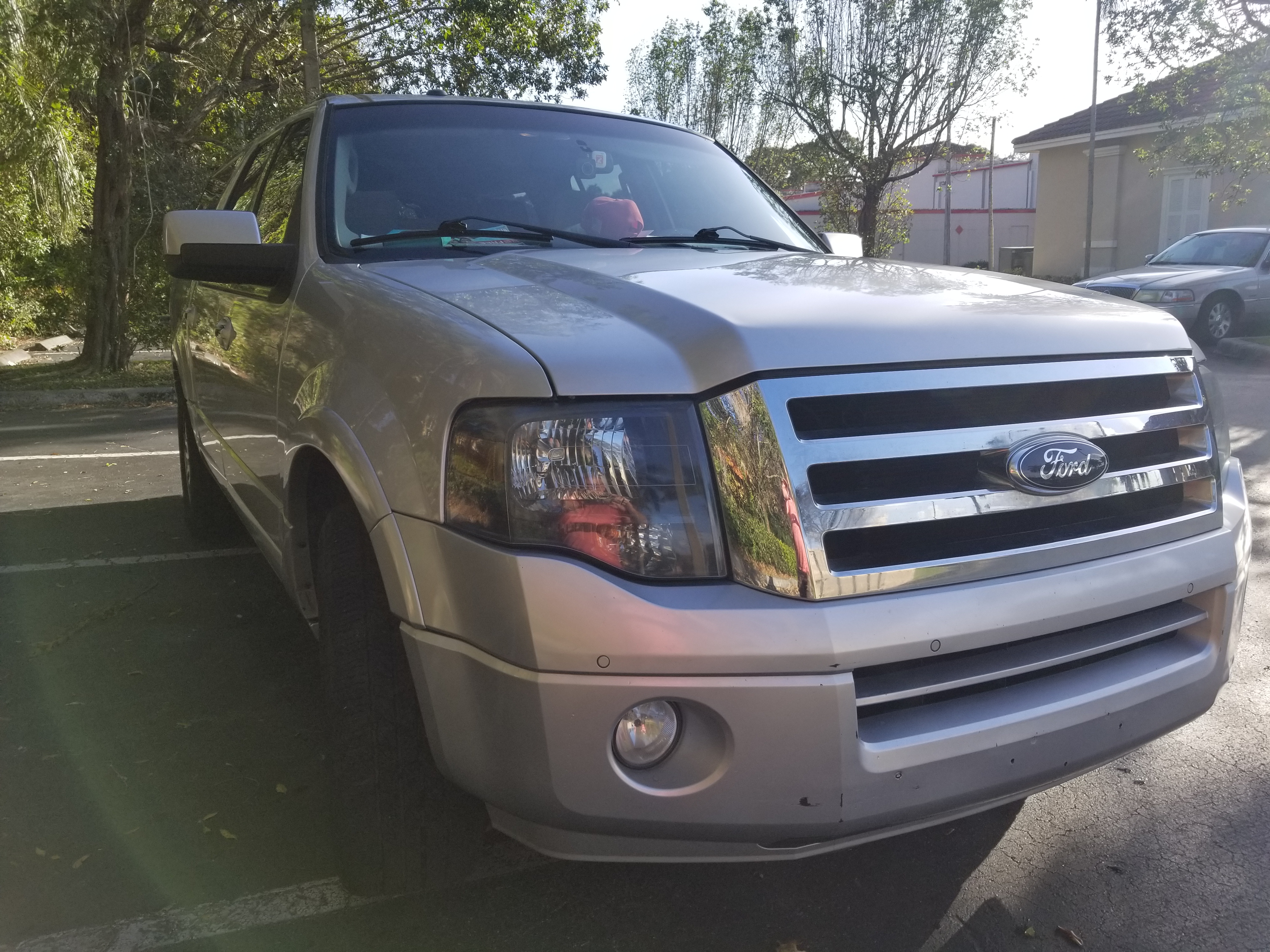 Used 2012 Ford Expedition EL Limited RWD image 2