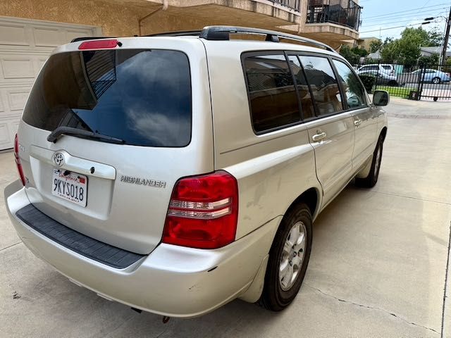 Used 2002 Toyota Highlander 2WD V6 w/ Appearance Pkg image 9
