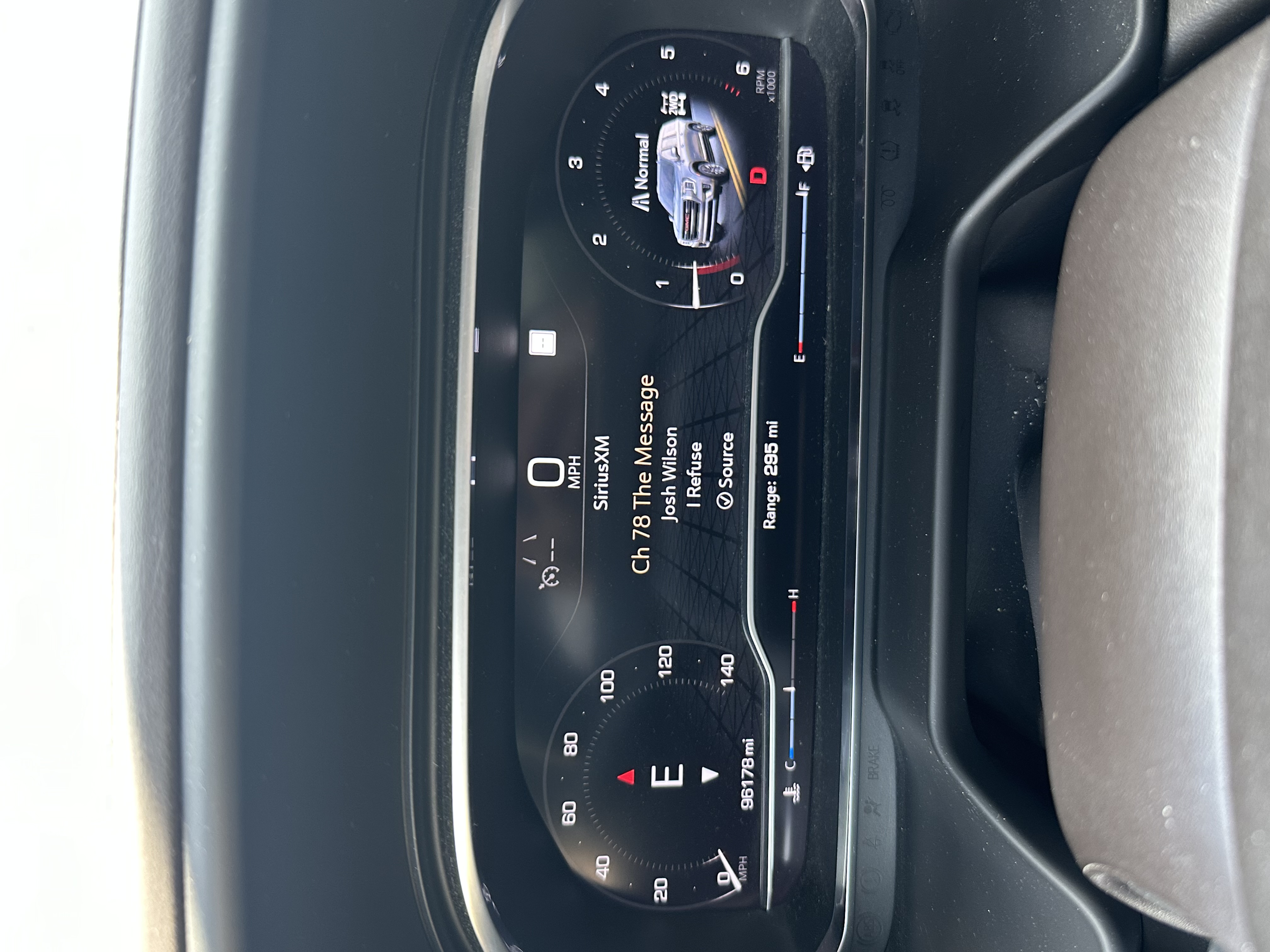 Used 2022 GMC Yukon SLT w/ SLT Premium Package AWD/4WD image 12