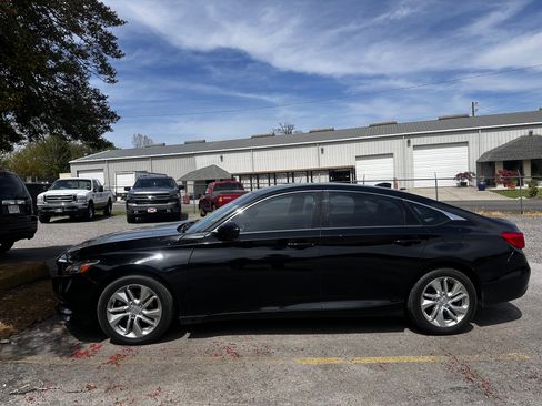Used 2018 Honda Accord LX image 1