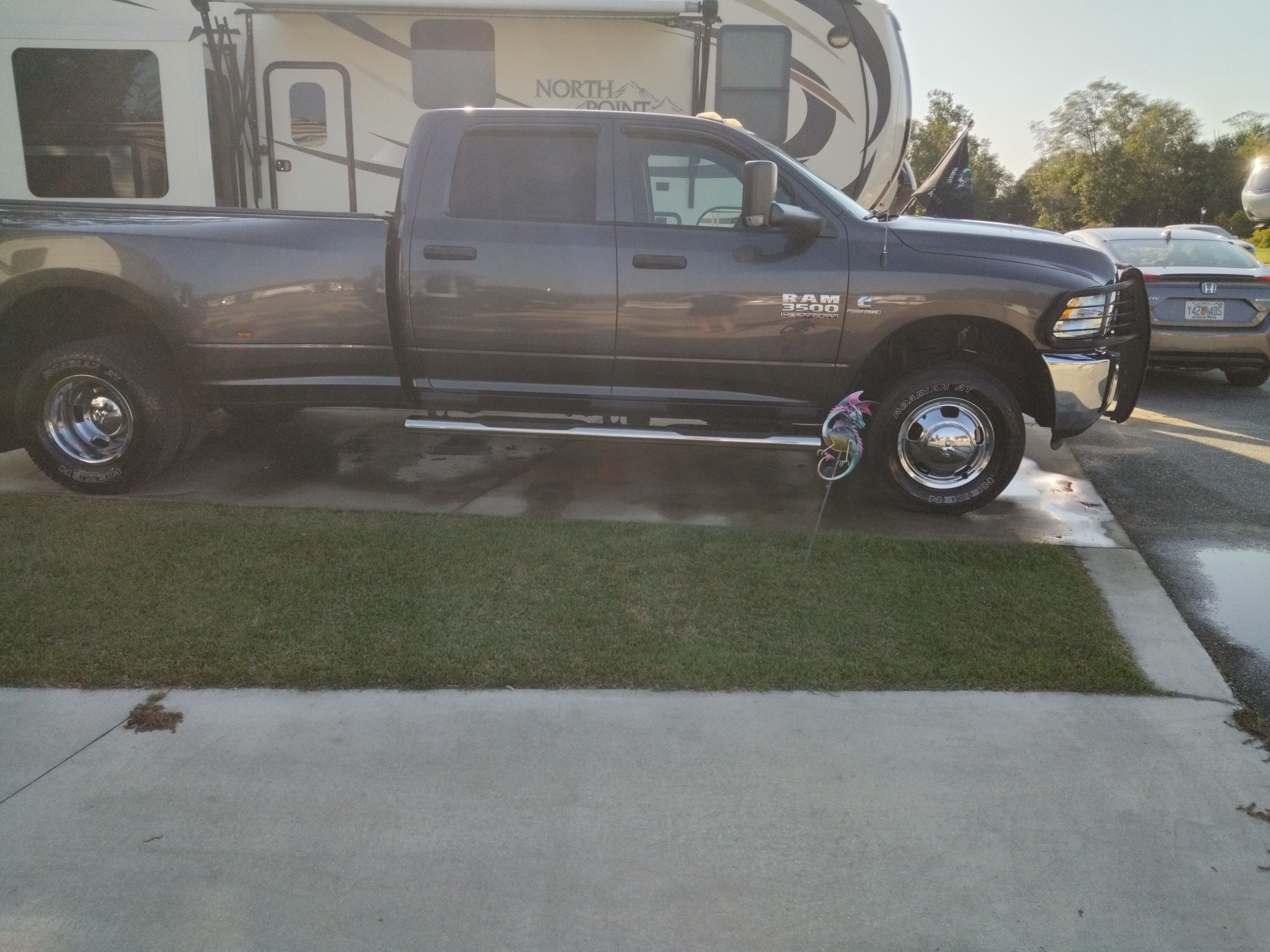 Used 2017 RAM 3500 Tradesman w/ Chrome Appearance Group AWD/4WD image 8