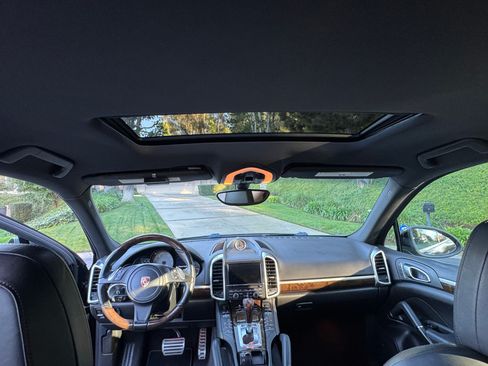 Used 2013 Porsche Cayenne S image 19