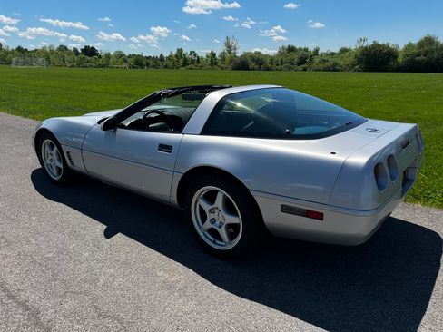 Used 1996 Chevrolet Corvette Coupe RWD image 4