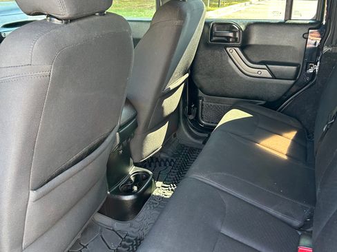 Used 2018 Jeep Wrangler Unlimited Sport S AWD/4WD image 11